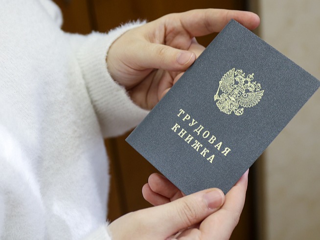 Построить карьеру врачу и учителю в Приморье поможет кадровый центр «Работа России».