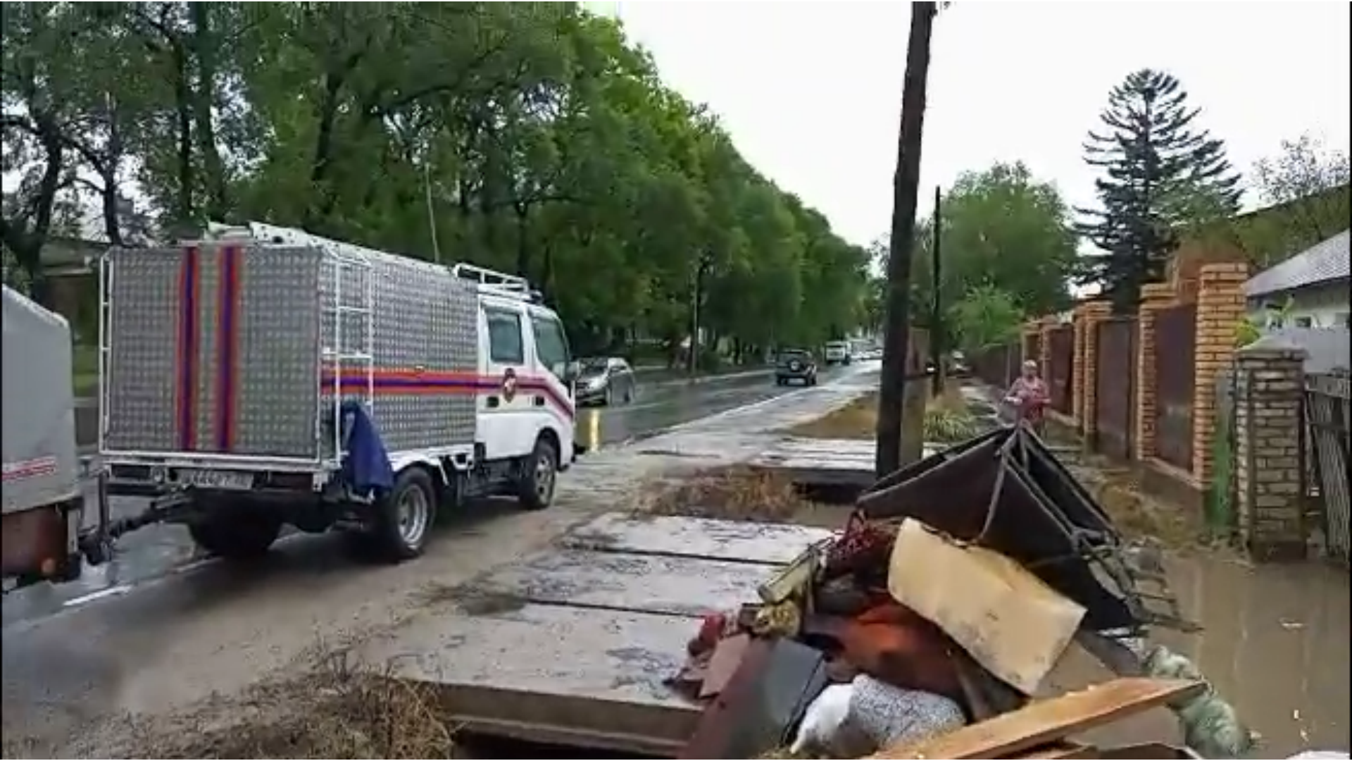 Спасатели нашего городского округа ЗАТО Фокино продолжают оказывать помощь в зоне подтопления приморских территорий..