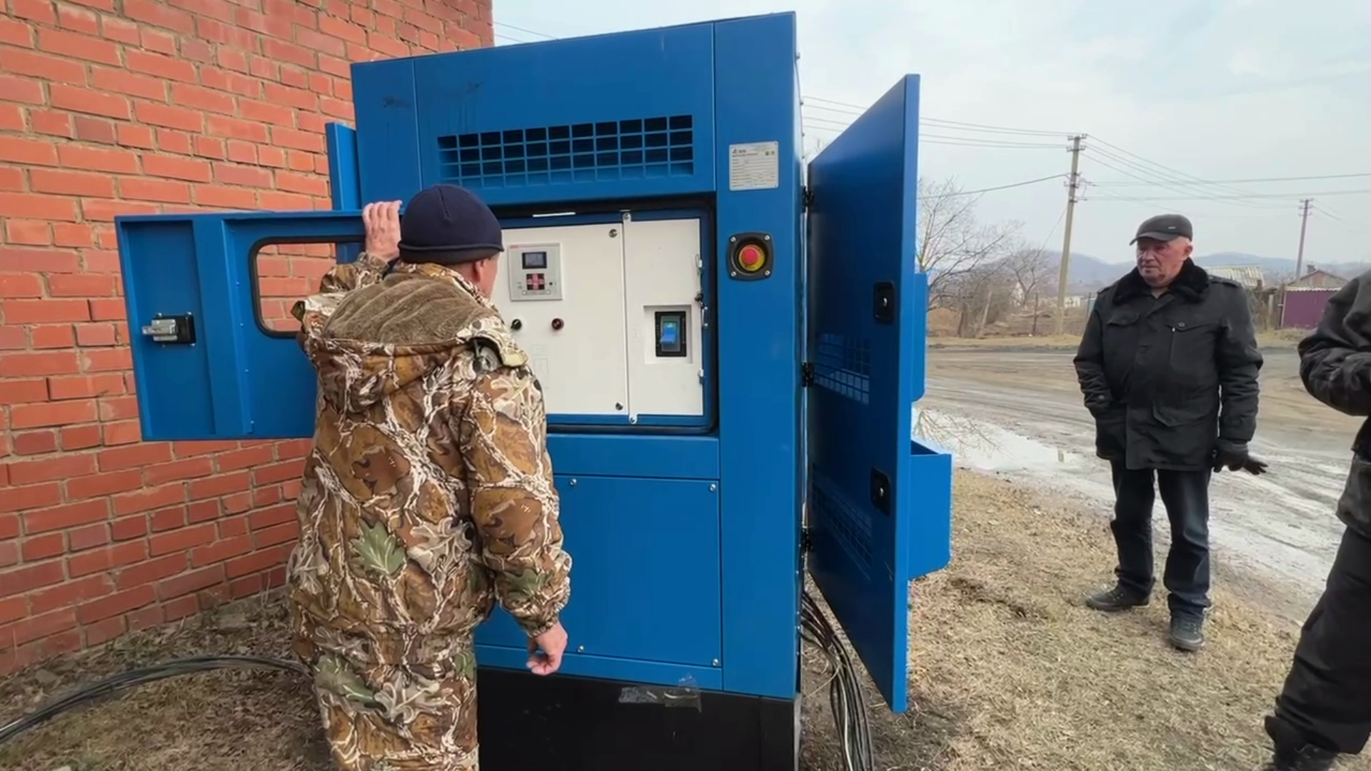 Новый дизель-генератор установили на острове Путятина в Приморье.