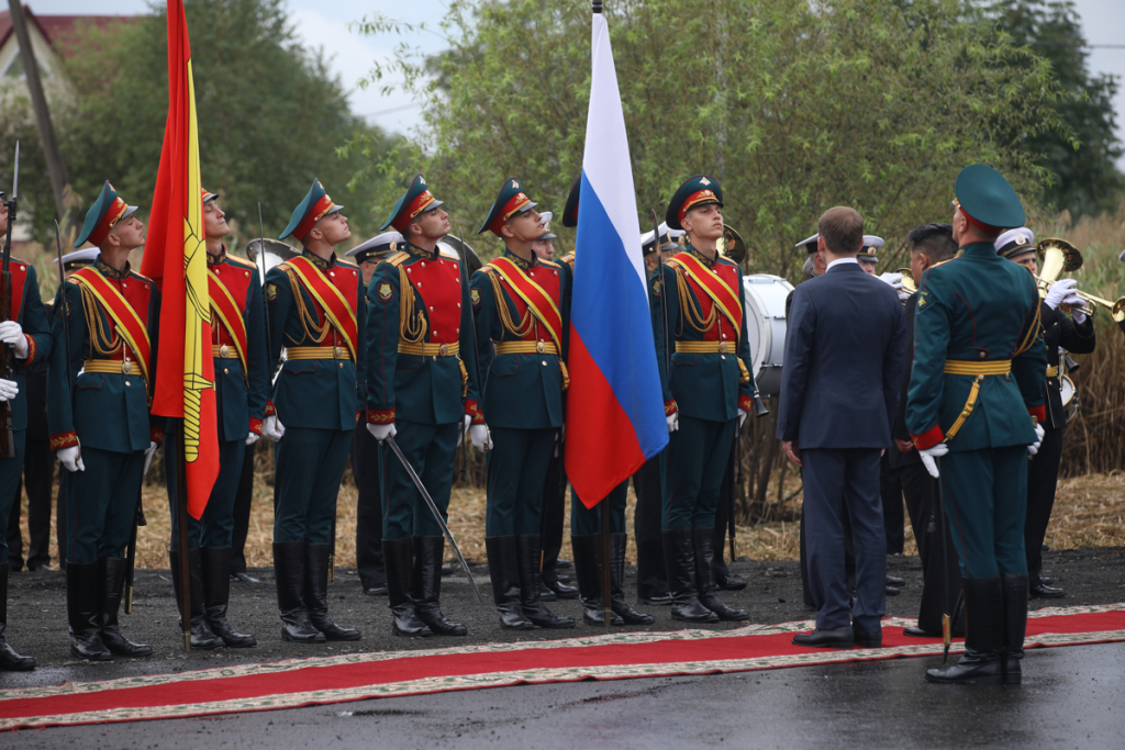 Генеральный секретарь Трудовой партии Кореи, Председатель Государственных дел Корейской Народно-Демократической Республики, Верховный Главнокомандующий Вооруженными силами КНДР Ким Чен Ын завершил официальный визит в Россию и Приморский край в частности. .